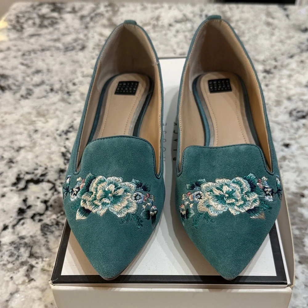White House Black Market Green suede embroidered Floral Women's Loafers - Picture 6 of 8